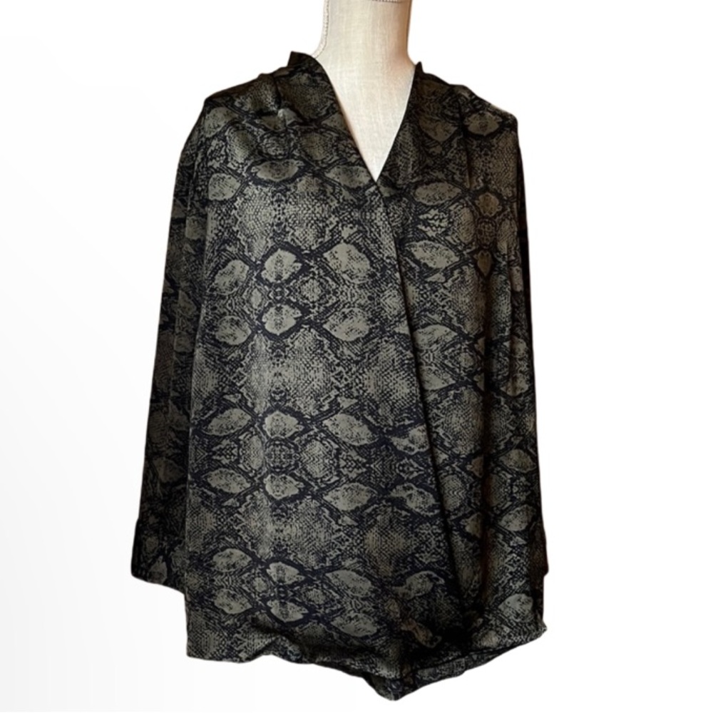 COMO Woman Snake Skin Faux Wrap Top Size 2X